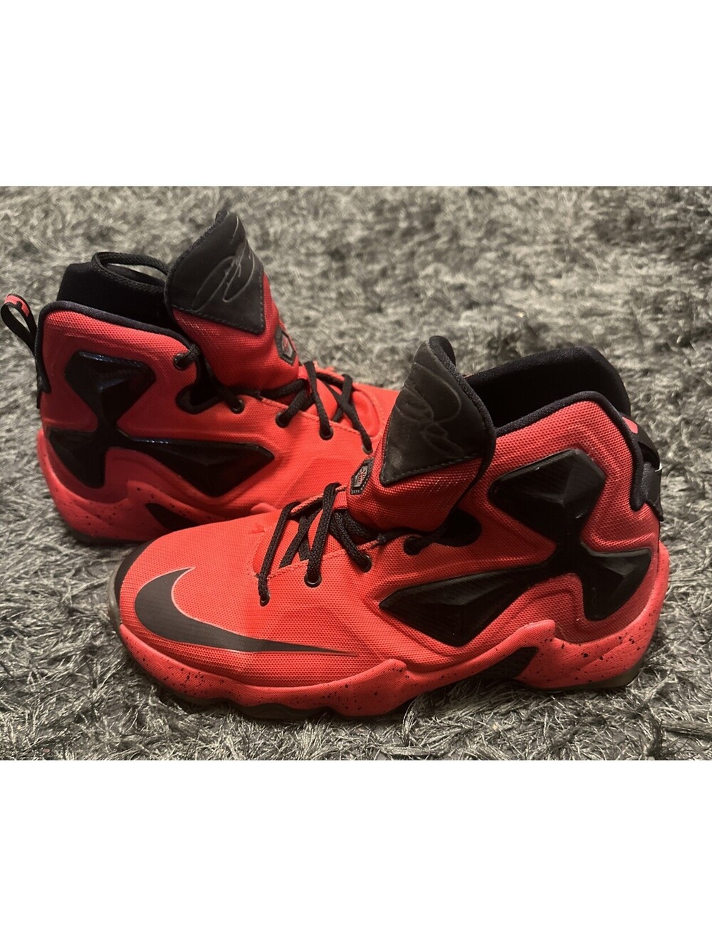 Nike Lebron 13  XIII (GS) Size 7Y University Red / Black